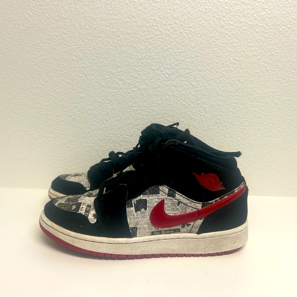 Air Jordan Air Jordan 1 Mid SE GS 'Newspaper Air Times' BQ6931-061 SZ 5Y